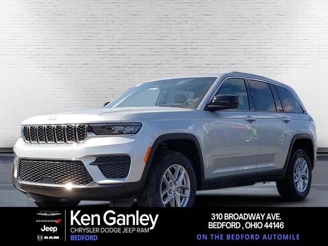 2026 Jeep Grand Cherokee GRAND CHEROKEE LAREDO X 4X4 in Silver Zynith Exterior Paint — front three-quarter view