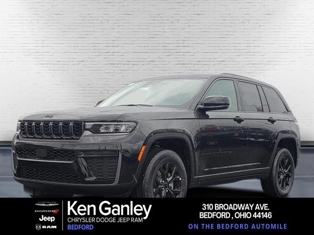 2026 Jeep Grand Cherokee GRAND CHEROKEE LAREDO ALTITUDE 4X4 in Diamond Black Crystal Pearl-Coat Exterior Paint — front three-quarter view