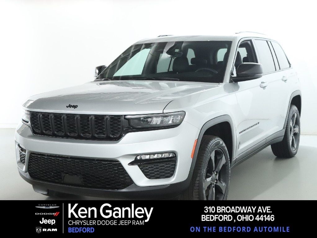 2025 Jeep Grand Cherokee Limited 4x4 in Silver Zynith — front three-quarter view