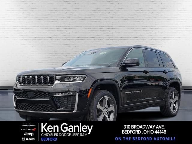 2026 Jeep Grand Cherokee GRAND CHEROKEE LIMITED 4X4 in Diamond Black Crystal Pearl-Coat Exterior Paint — front three-quarter view