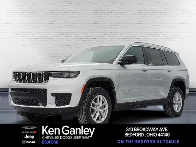 2025 Jeep Grand Cherokee GRAND CHEROKEE L LAREDO X 4X4 in Silver Zynith Exterior Paint — front three-quarter view