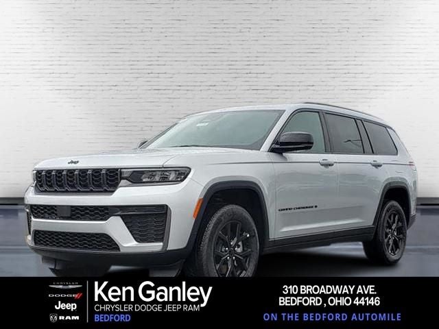 2026 Jeep Grand Cherokee GRAND CHEROKEE L LAREDO ALTITUDE 4X4 in Silver Zynith Exterior Paint — front three-quarter view
