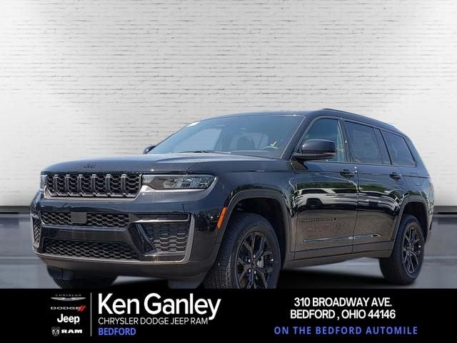 2026 Jeep Grand Cherokee GRAND CHEROKEE L LAREDO ALTITUDE 4X4 in Diamond Black Crystal Pearl-Coat Exterior Paint — front three-quarter view