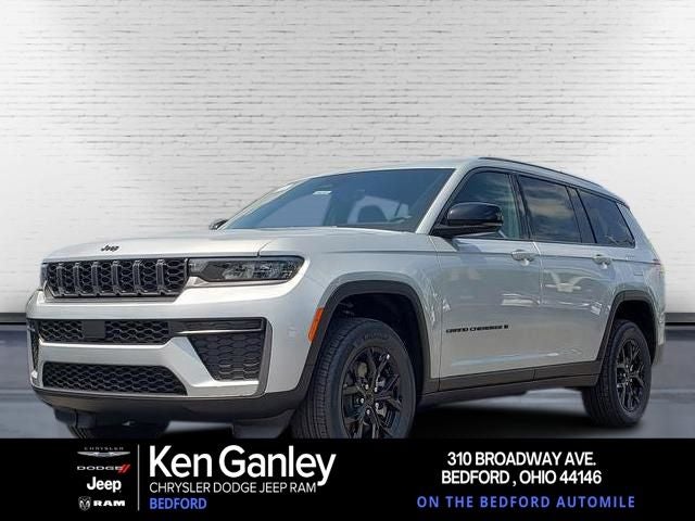 2026 Jeep Grand Cherokee GRAND CHEROKEE L LAREDO ALTITUDE 4X4 in Silver Zynith Exterior Paint — front three-quarter view