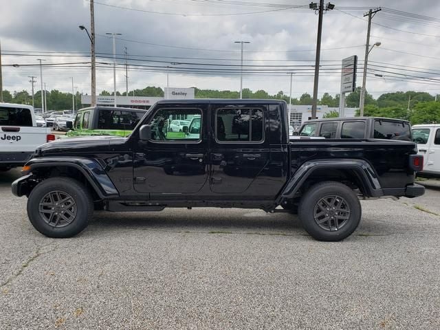 2026 Jeep Gladiator — side profile view
