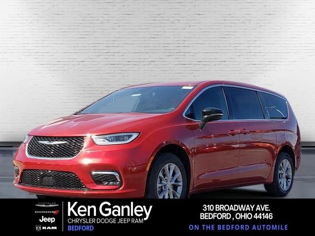 2026 Chrysler Pacifica PACIFICA SELECT AWD in Red Hot Pearl-Coat Exterior Paint — front three-quarter view