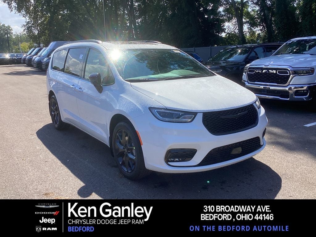 2026 Chrysler Pacifica PACIFICA LIMITED AWD in Bright White Clear-Coat Exterior Paint — front three-quarter view