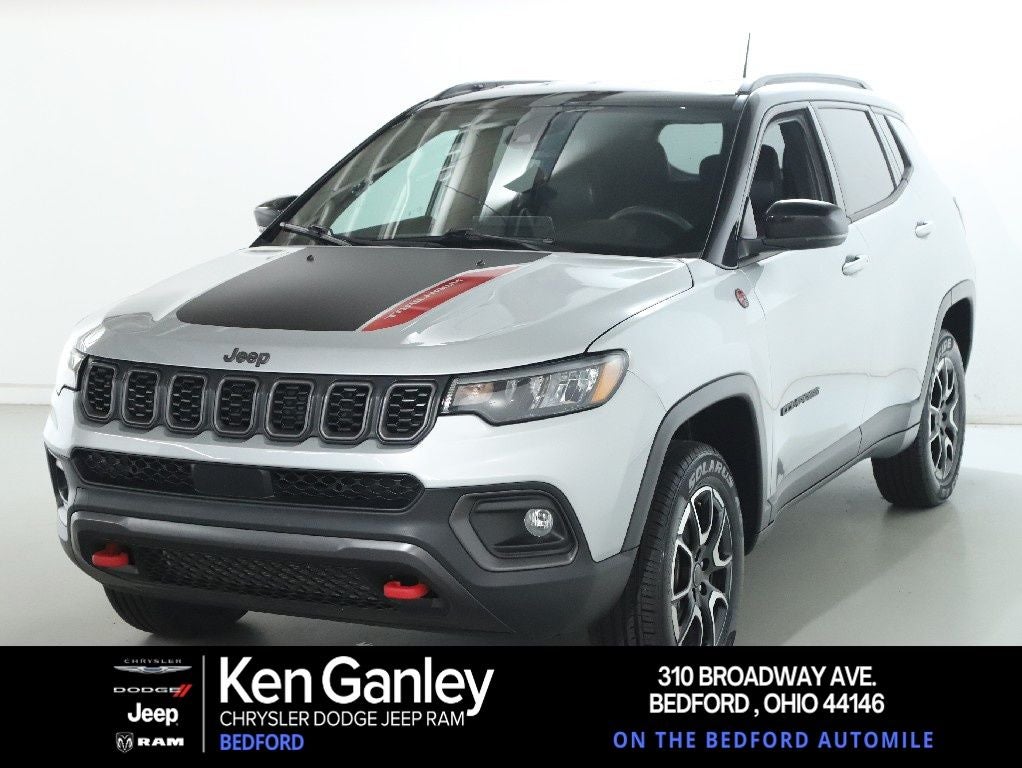 2025 Jeep Compass Trailhawk 4x4 in Silver Zynith Metallic Clearcoat — front three-quarter view