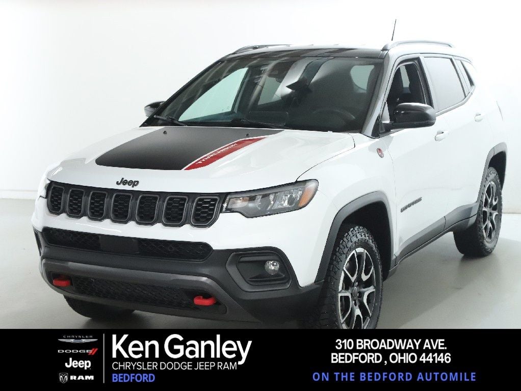 2025 Jeep Compass Trailhawk 4x4 in Bright White Clearcoat — front three-quarter view