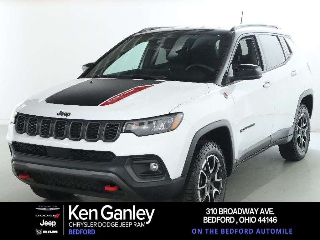 2025 Jeep Compass Trailhawk 4x4 in Bright White Clearcoat — front three-quarter view